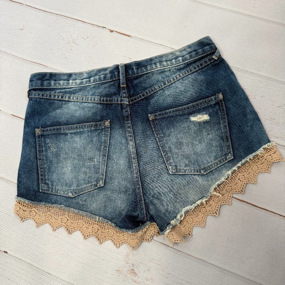 Free People Denim Shorts Crochet Lace Trim Distressed Boho Size 27 - Picture 3 of 5